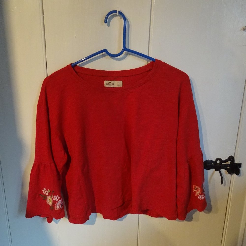 HOLLISTER Red Top XS Floral Flared Sleeves
